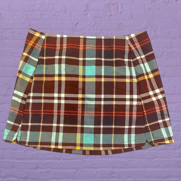 Urban Outfitters plaid mini skirt - Picture 2 of 12